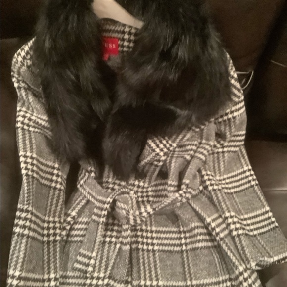 NEW Coat from GUESS XL size Premium Quality Coat with Gorgeous Fur - Picture 7 of 7